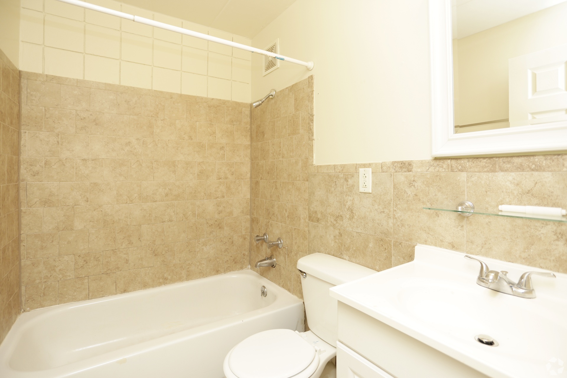 La Casa Estates bathroom in Elkhart Indiana