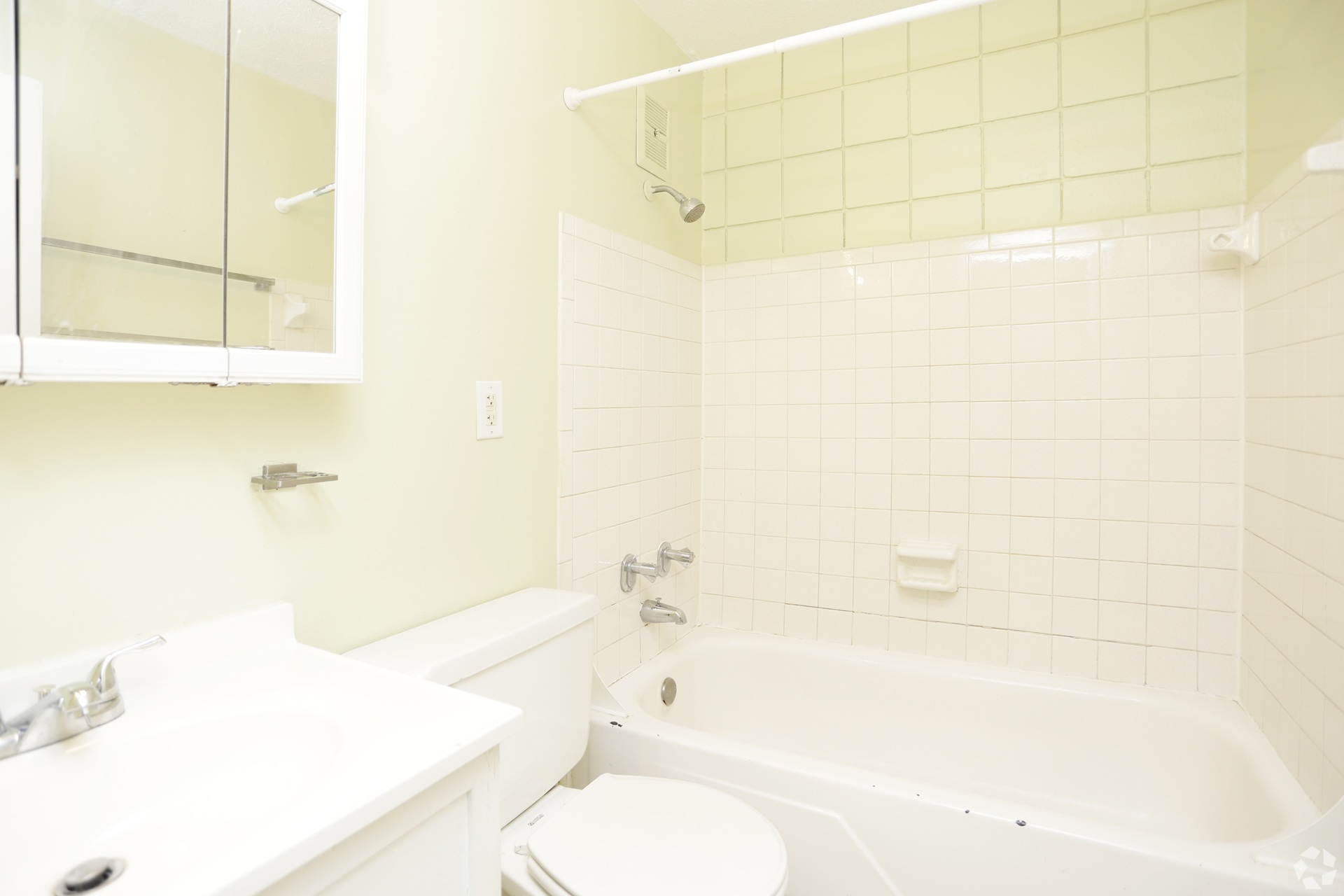 La Casa Estates bathroom in Elkhart Indiana